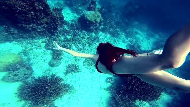 甜美奥莉吃甜点