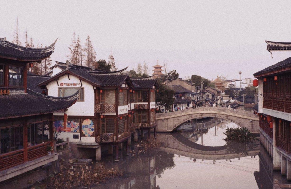努力跳跃